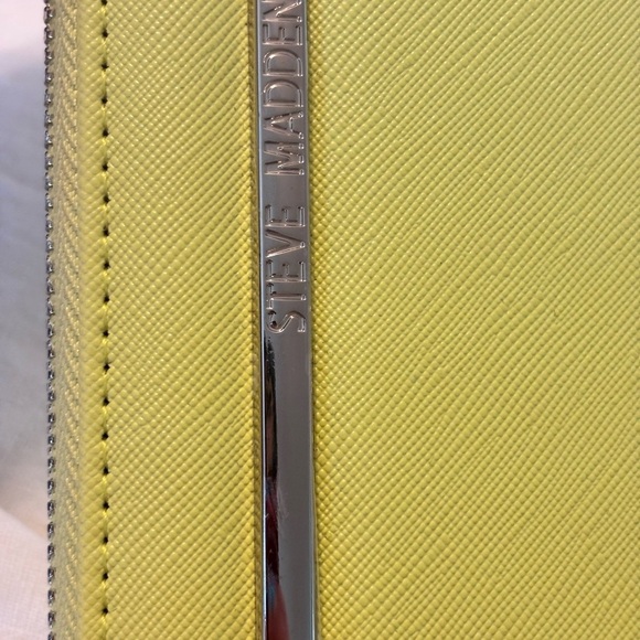 Steve Madden Lime Green Women's Wallet - Picture 6 of 9